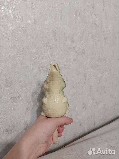 Украшение для комнатных цветов — крокодил