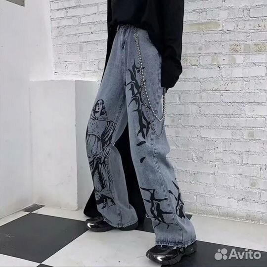 Джинсы с принтом