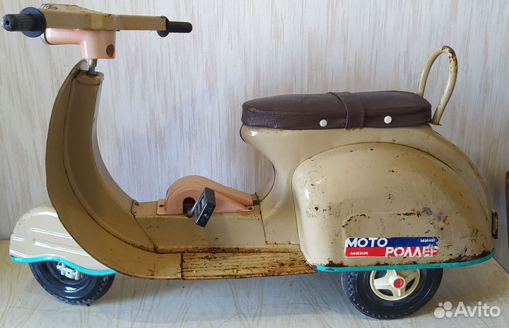 Детский, педальный мотороллер