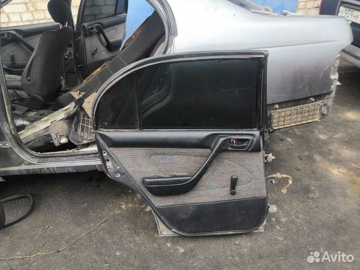 Дверь задняя левая Carina corona