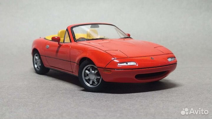 Модель авто Mazda MX-5 Eunos Roadster 1/24