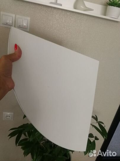 Полка белая угловая 35см