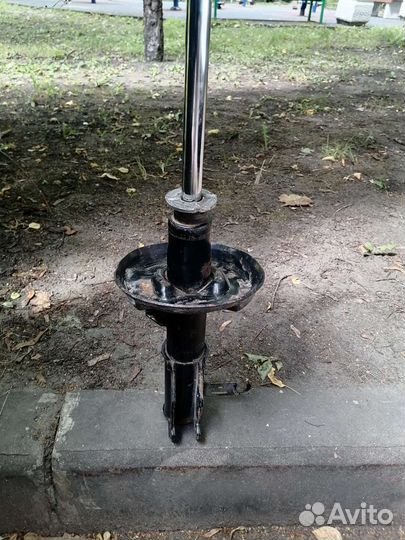 Стойка амортизатора