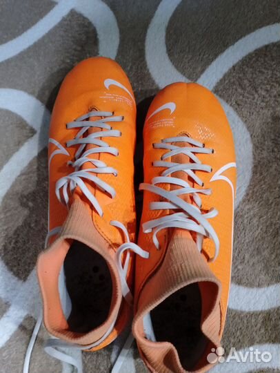 Футбольные бутсы nike