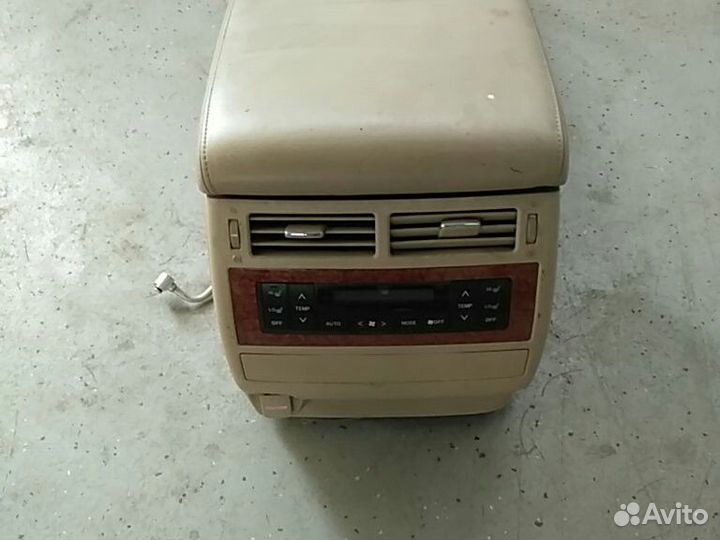 Подлокотник Toyota Land Cruiser 200