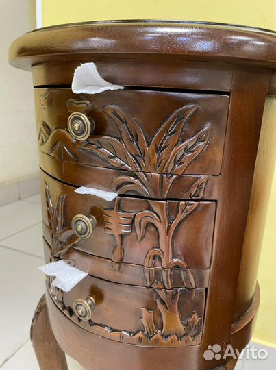 Тумба прикроватная из массива резная