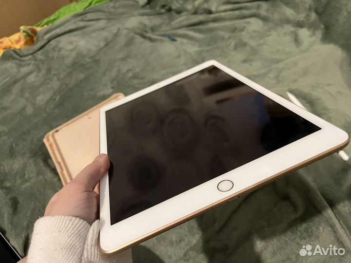 Apple iPad 8 розовый 128гб + pencil 1 поколения