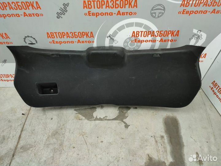 Обшивка крышки багажника Nissan Qashqai J10 2 Л