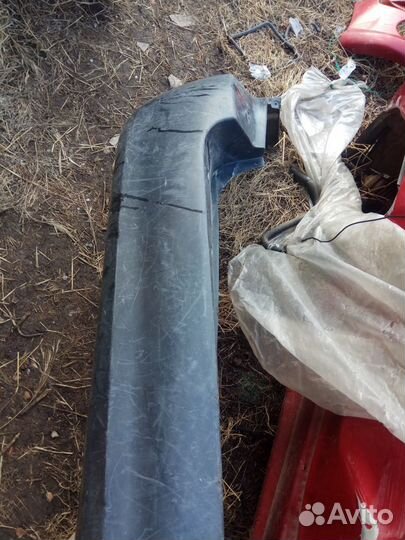 Бампер задний Kia Carnival 1999-2006