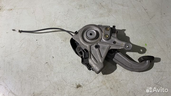 Педаль стояночного тормоза Mercedes Benz W210