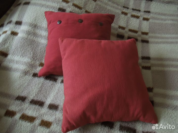 Две декоративные подушки