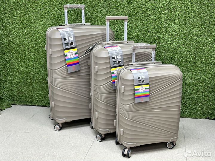 Чемоданы на колесах из полипропилена