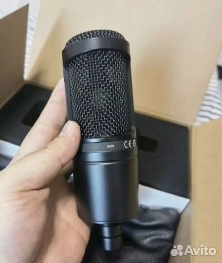 Студийный микрофон audio-technica AT2020
