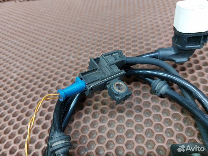 Датчик износа тормозных колодок задний R. Mercedes