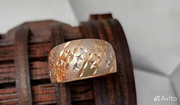 Золотое кольцо 585 пробы массой 2.9 грамма(16.5)