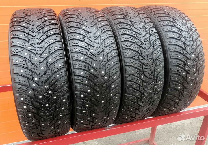 Nokian Tyres Hakkapeliitta 8 215/65 R17 110C