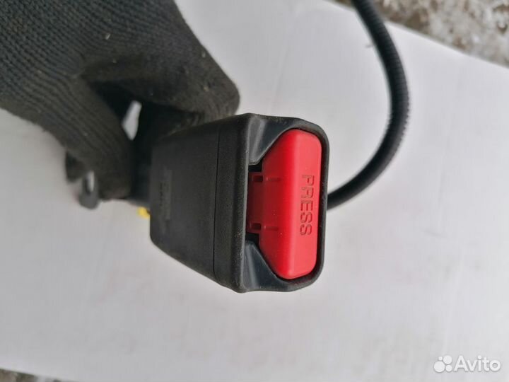 Замок левый безопасности на Kia Soul 2008-2012