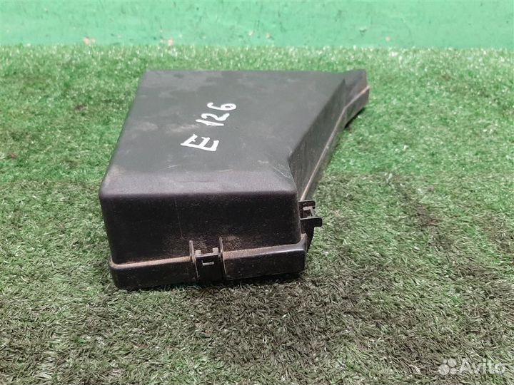 Крышка блока предохранителей (моторный отсек) Sub