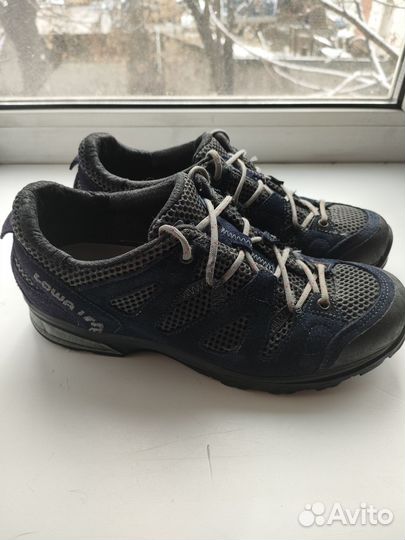 Трекинговые ботинки lowa