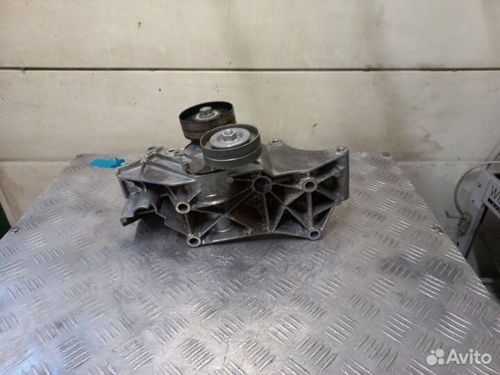 Кронштейн генератора Skoda Octavia A4 1.4 16V AHW