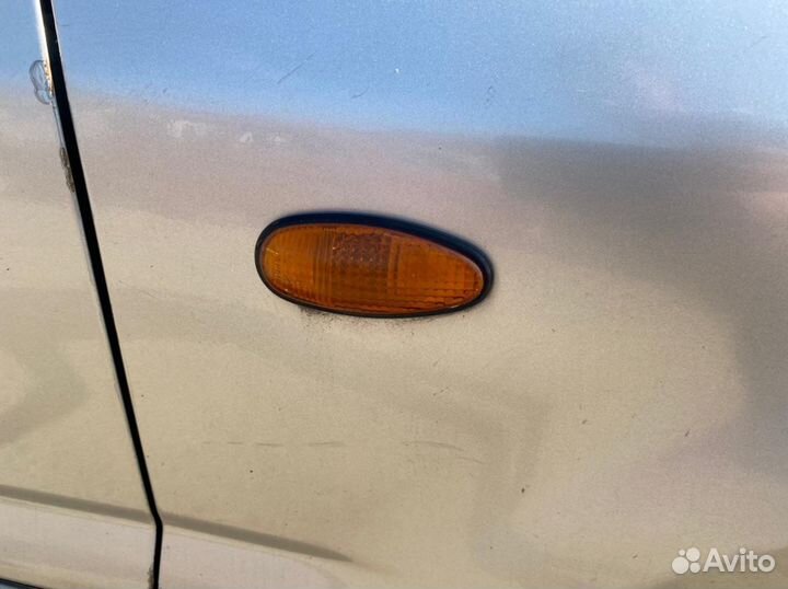 Повторитель поворота правый Mitsubishi Diamante 1