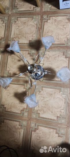 Продам люстру