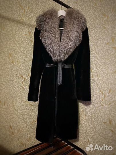 Шуба мутоновая с чернобуркой
