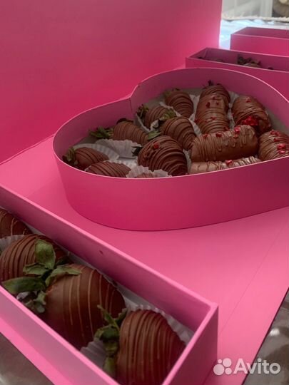 Клубника в шоколаде Гранат в шоколаде