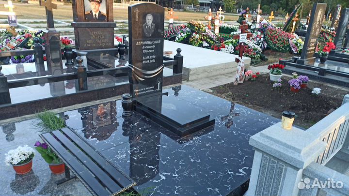 Памятники на могилу из гранита