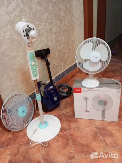Вентиляторы напольный и настольный, пылесос
