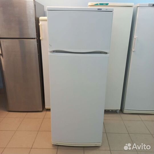 Холодильник с морозильной камерой. Доставка