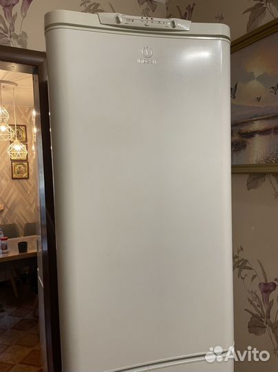 Холодильник indesit
