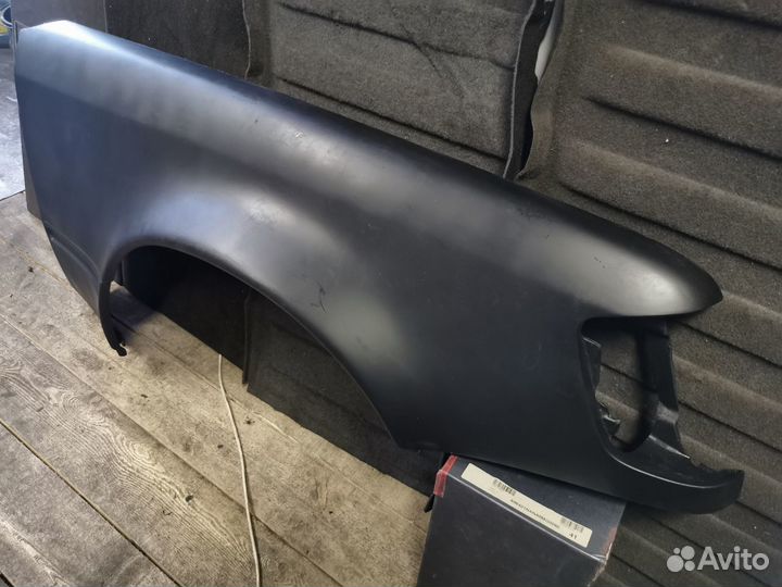 Крыло переднее правое на Mercedes W124 E500