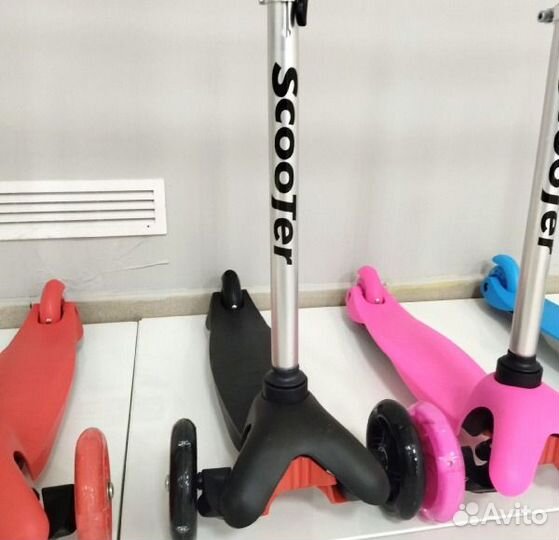 Самокат трехколесный