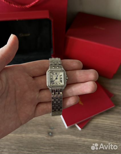 Чacы Сartiеr Panthеrе Smаll с камнями женские