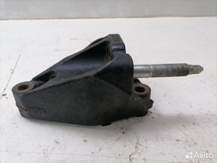 Кронштейн двигателя правый Toyota Avensis 3