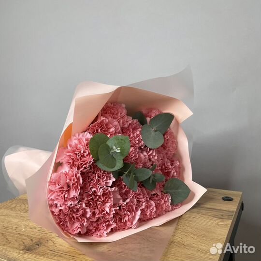 Гвоздики в наличии