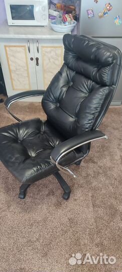 Офисное кожаное кресло руководителя