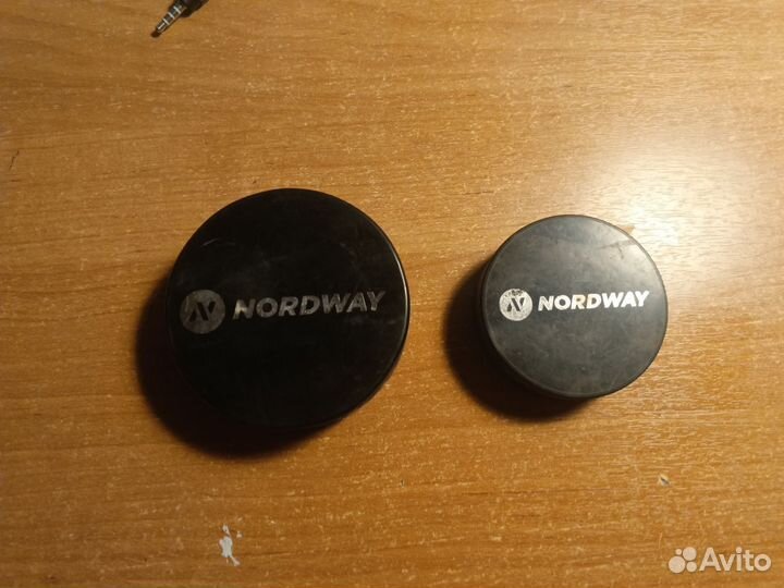 Шайбы хоккейные