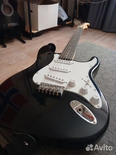 Электрическая гитара stratocaster squier fender