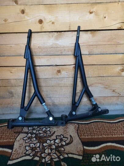 Подрамник и треугольные рычаги