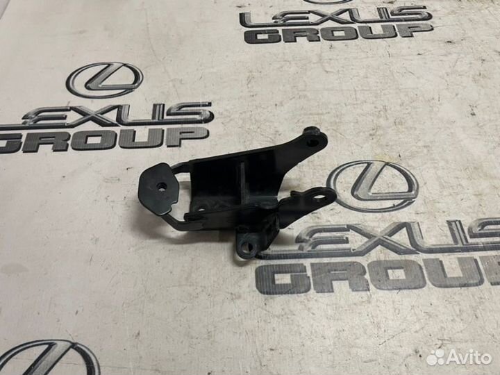 Кронштейн двс зад. Lexus RX450h