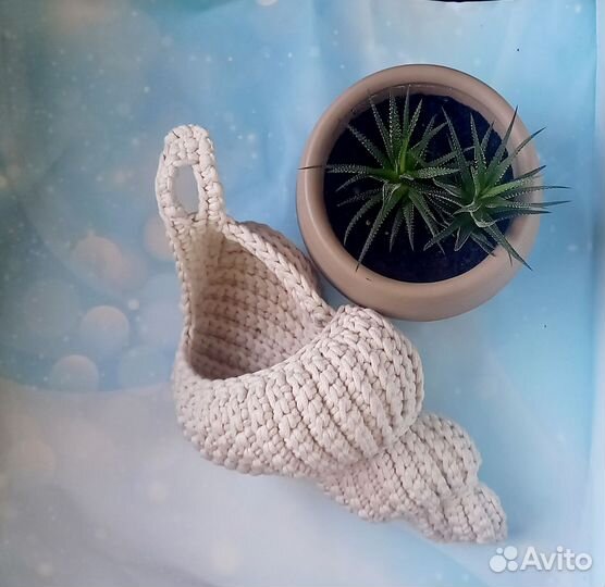 Вязаная корзина ракушка