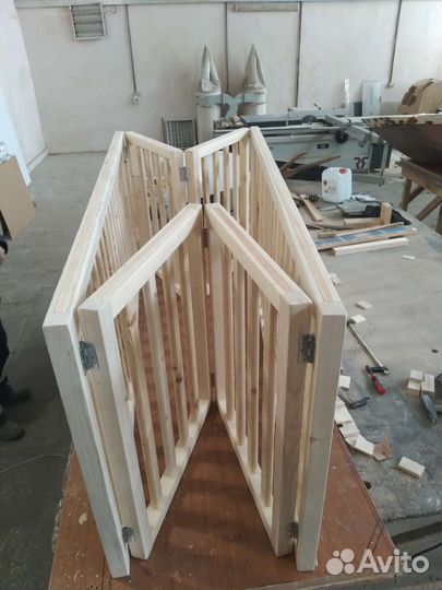 Вольер (манеж) для собак из дерева