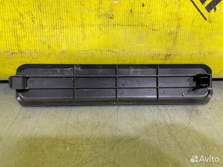 Накладка (кузов внутри) Toyota Auris E150 1.4 2008