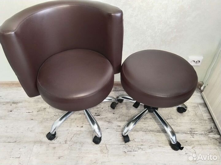 Кресло для мастера маникюра