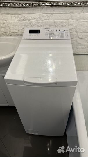 Стиральная машина с вертикальной загрузкой Indesit