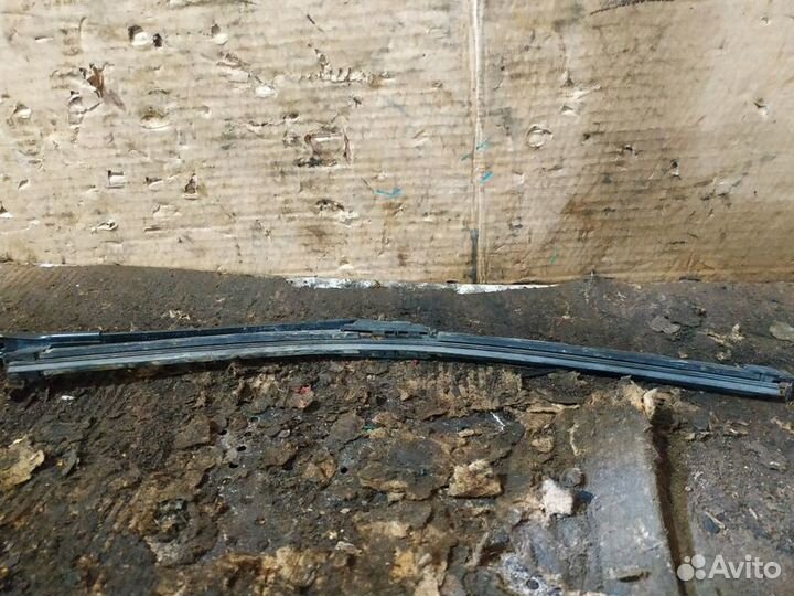 Поводок стеклоочистителя Renault Sandero