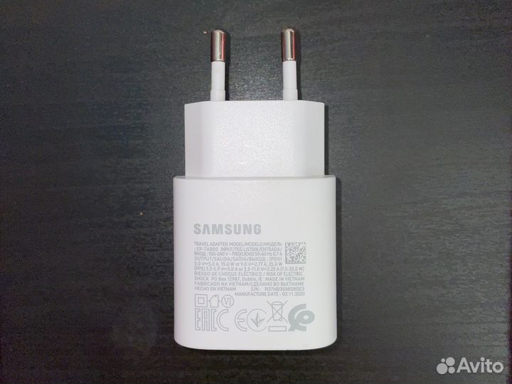 Сетевое зарядное устройство Samsung EP-TA800