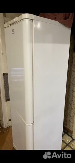 Холодильник бу indesit